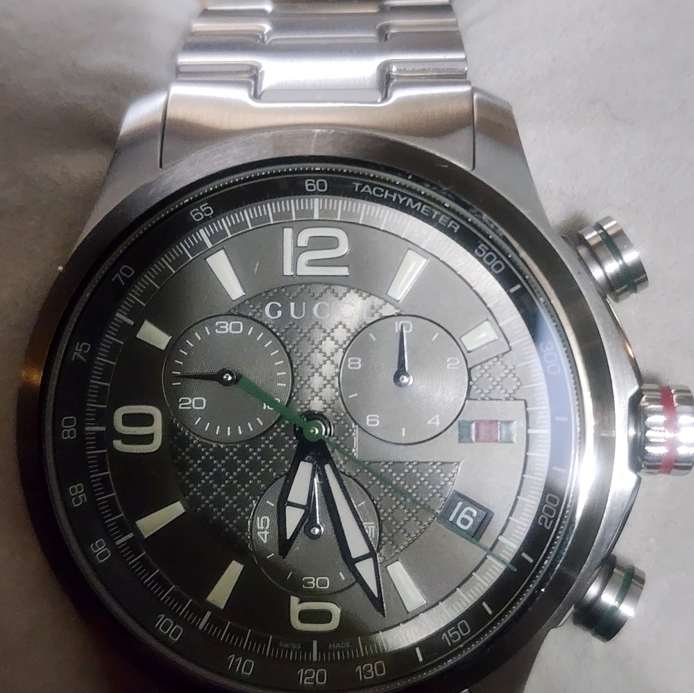 Men's Gucci Timeless Chronograph Black and Silver Watch 126.2/ya126238 SwissMade - Picture 9 of 9